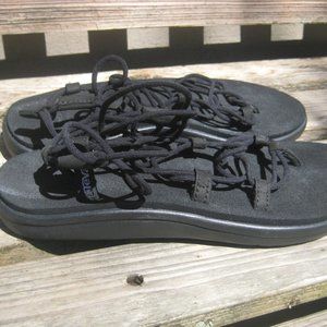 NEW TEVA SANDALS SIZE 8 M